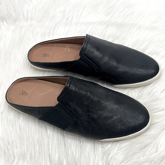 FRYE Widow Mules